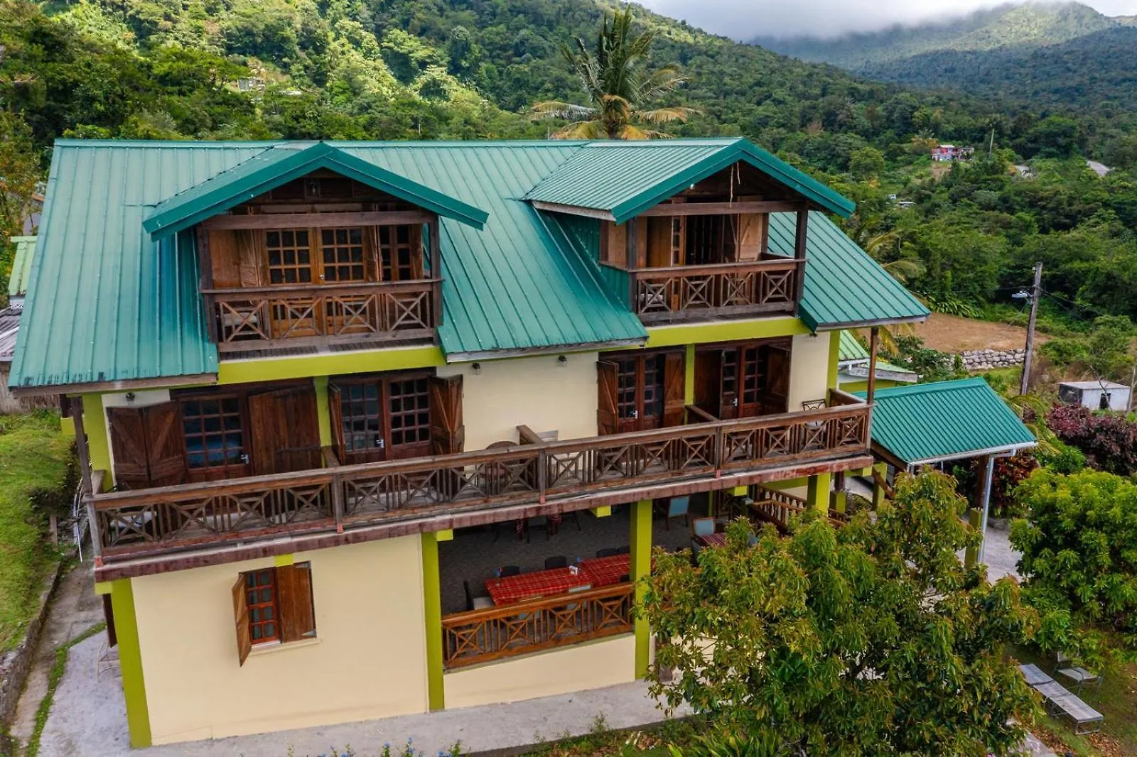 Roxy'S Mountain Lodge Laudat
