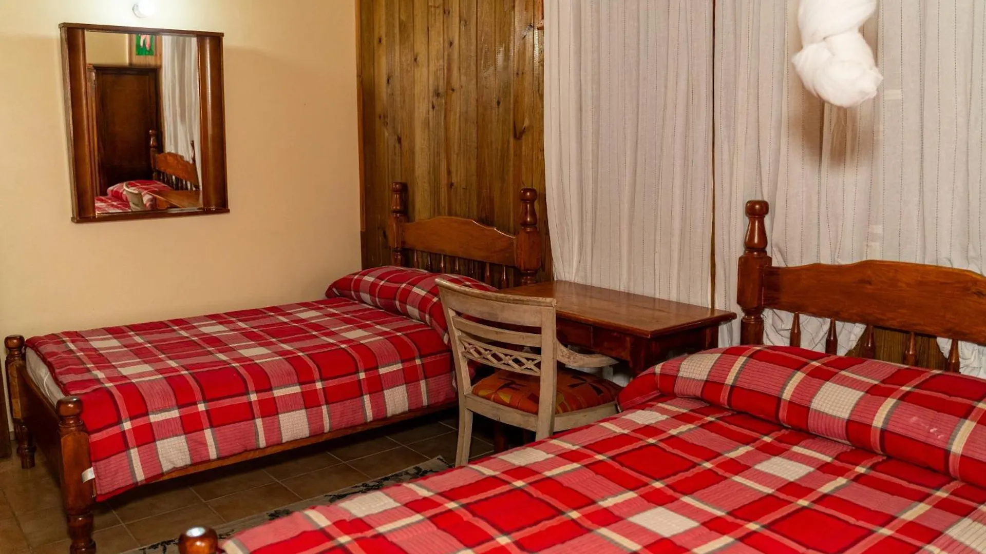 Roxy'S Mountain Lodge Laudat